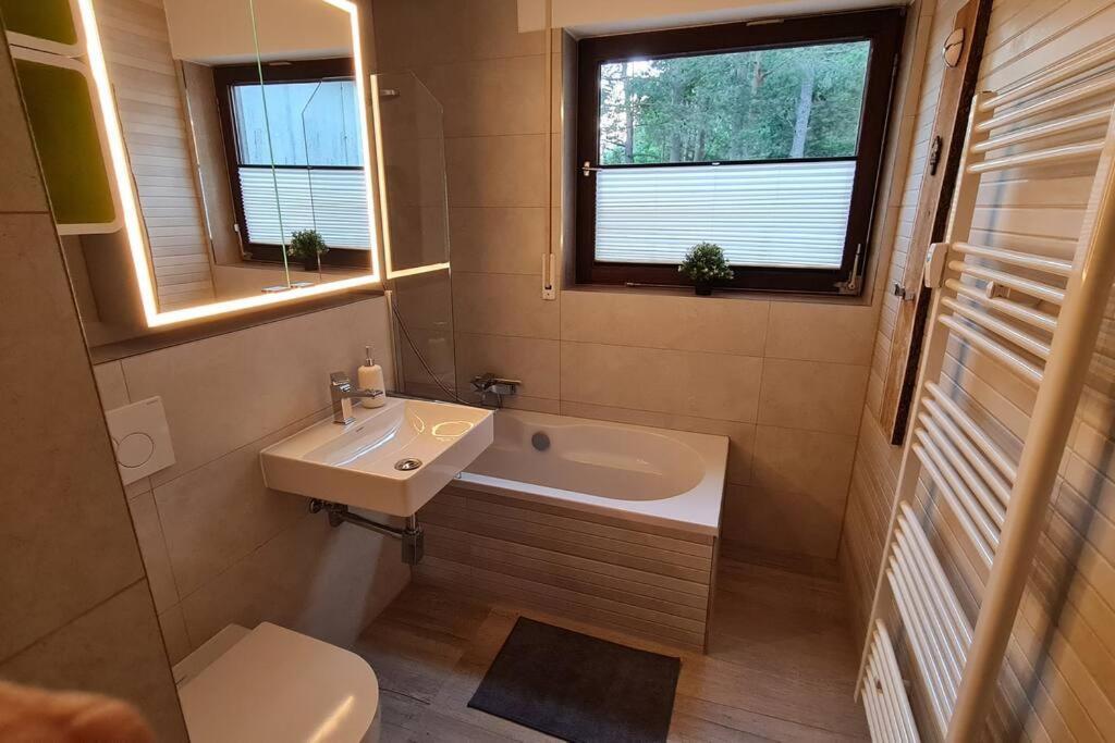 Ferienwohnung Pool, Sauna & Schwarzwald-Idylle Unterkirnach Exterior foto
